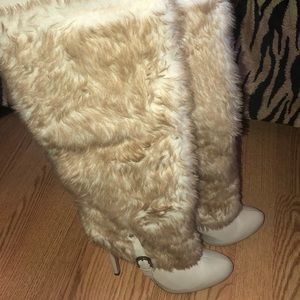 Off- white FAUX fur boot heels! Sz 9. Like new!